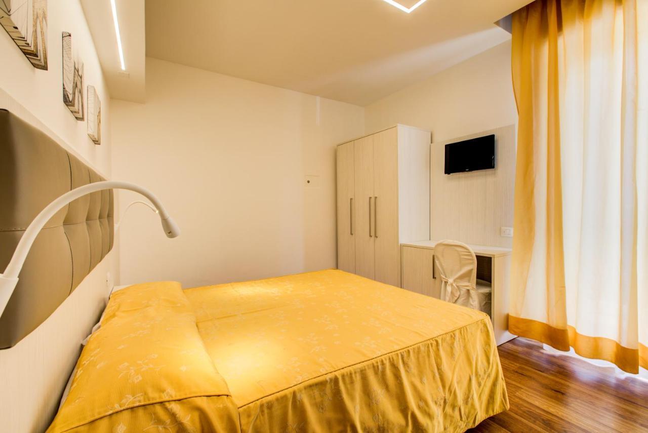 Hotel Dusseldorf Rimini Esterno foto