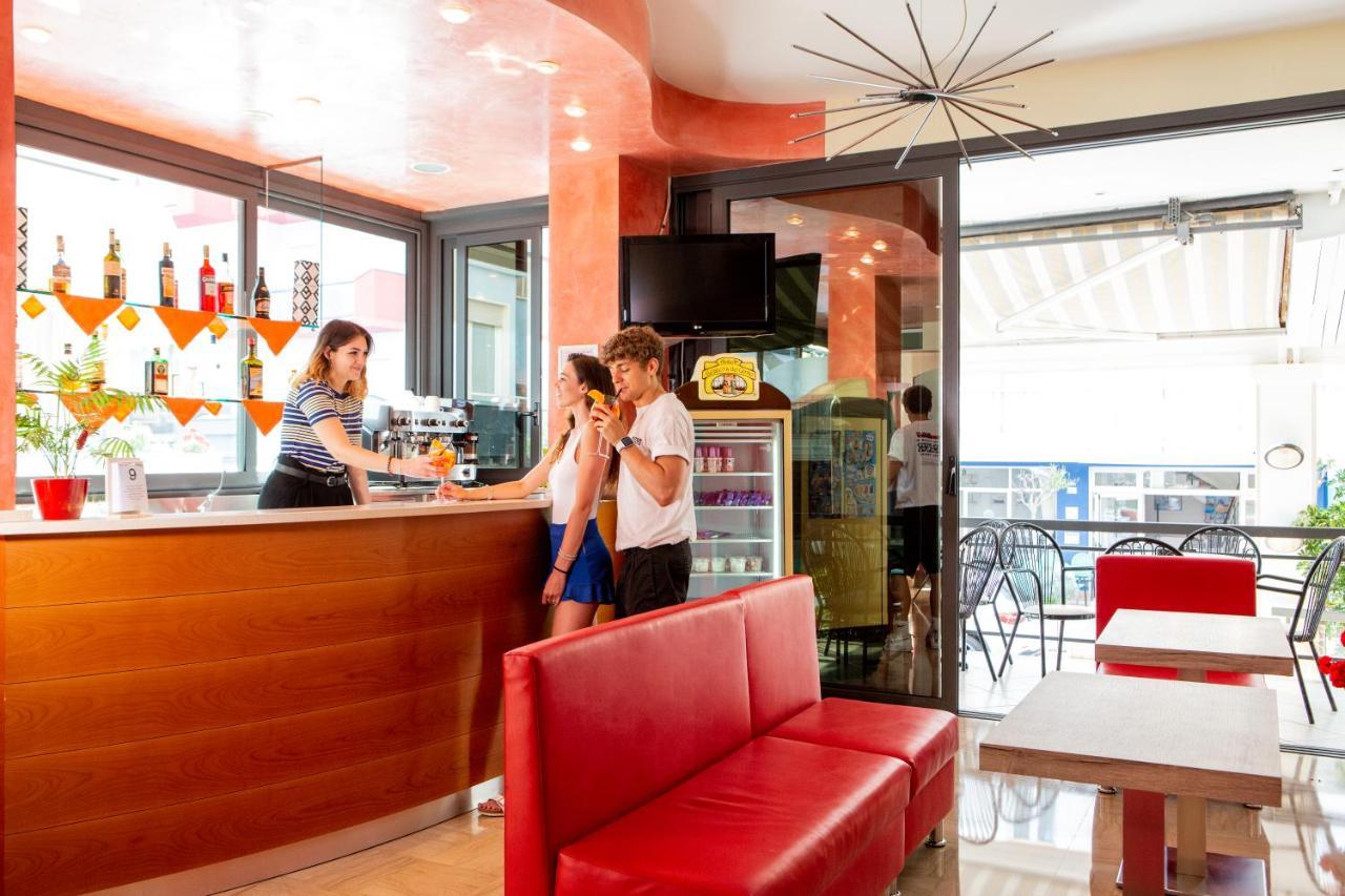 Hotel Dusseldorf Rimini Esterno foto
