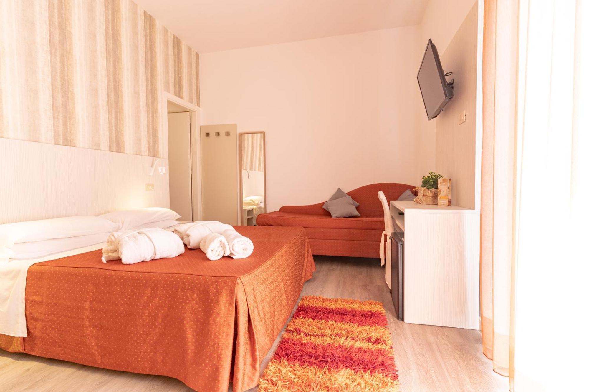 Hotel Dusseldorf Rimini Esterno foto