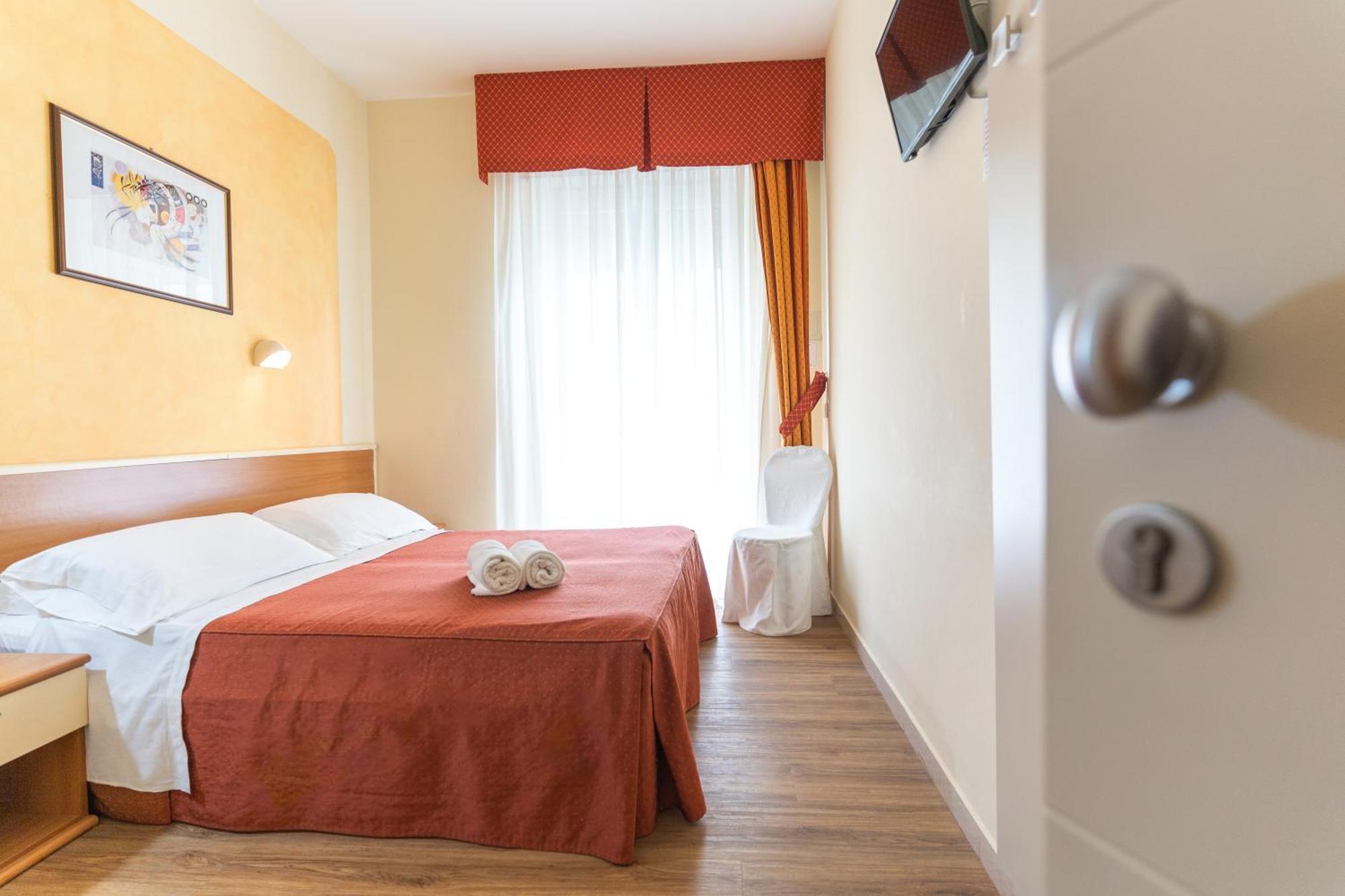 Hotel Dusseldorf Rimini Esterno foto