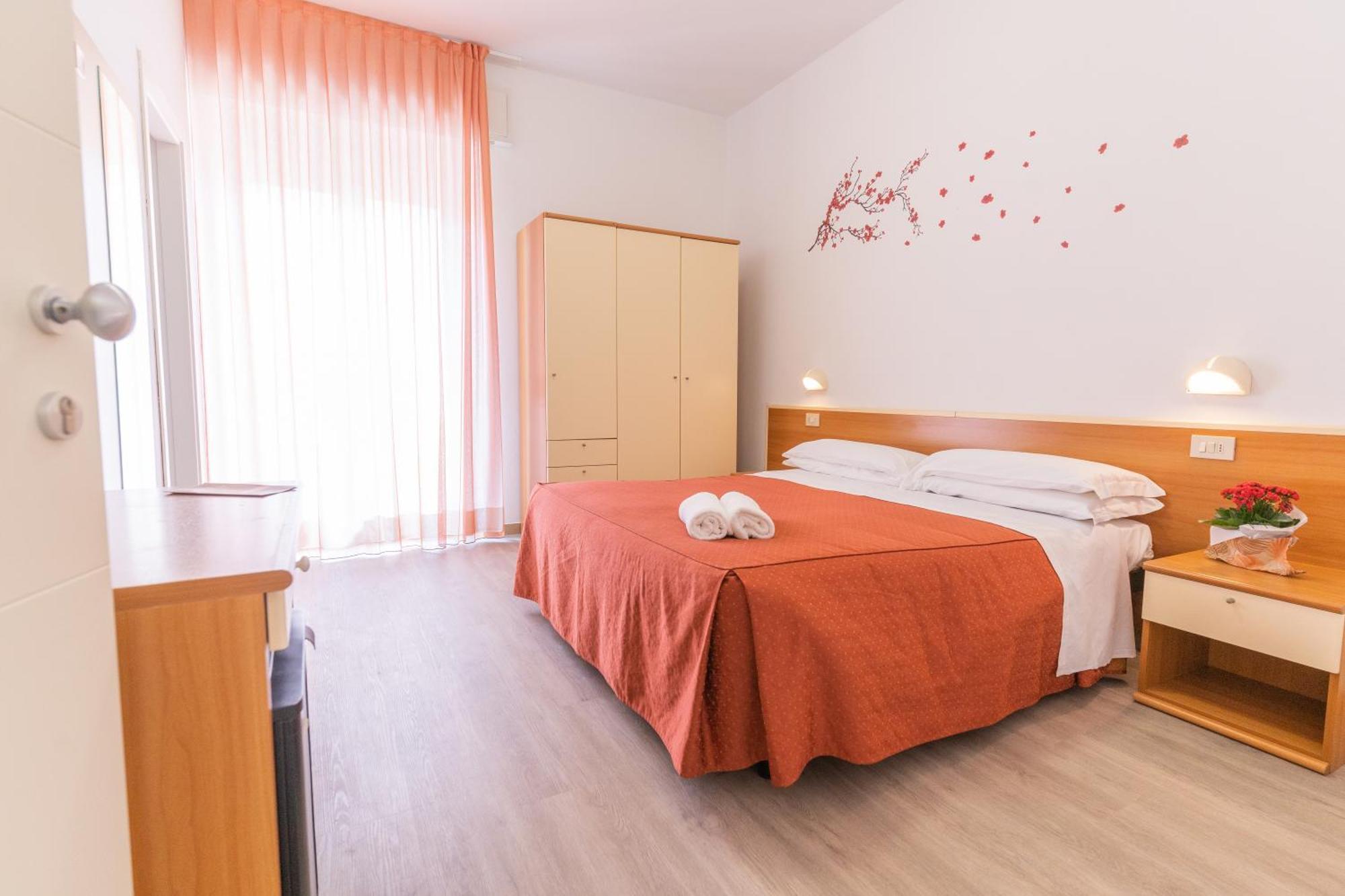 Hotel Dusseldorf Rimini Esterno foto