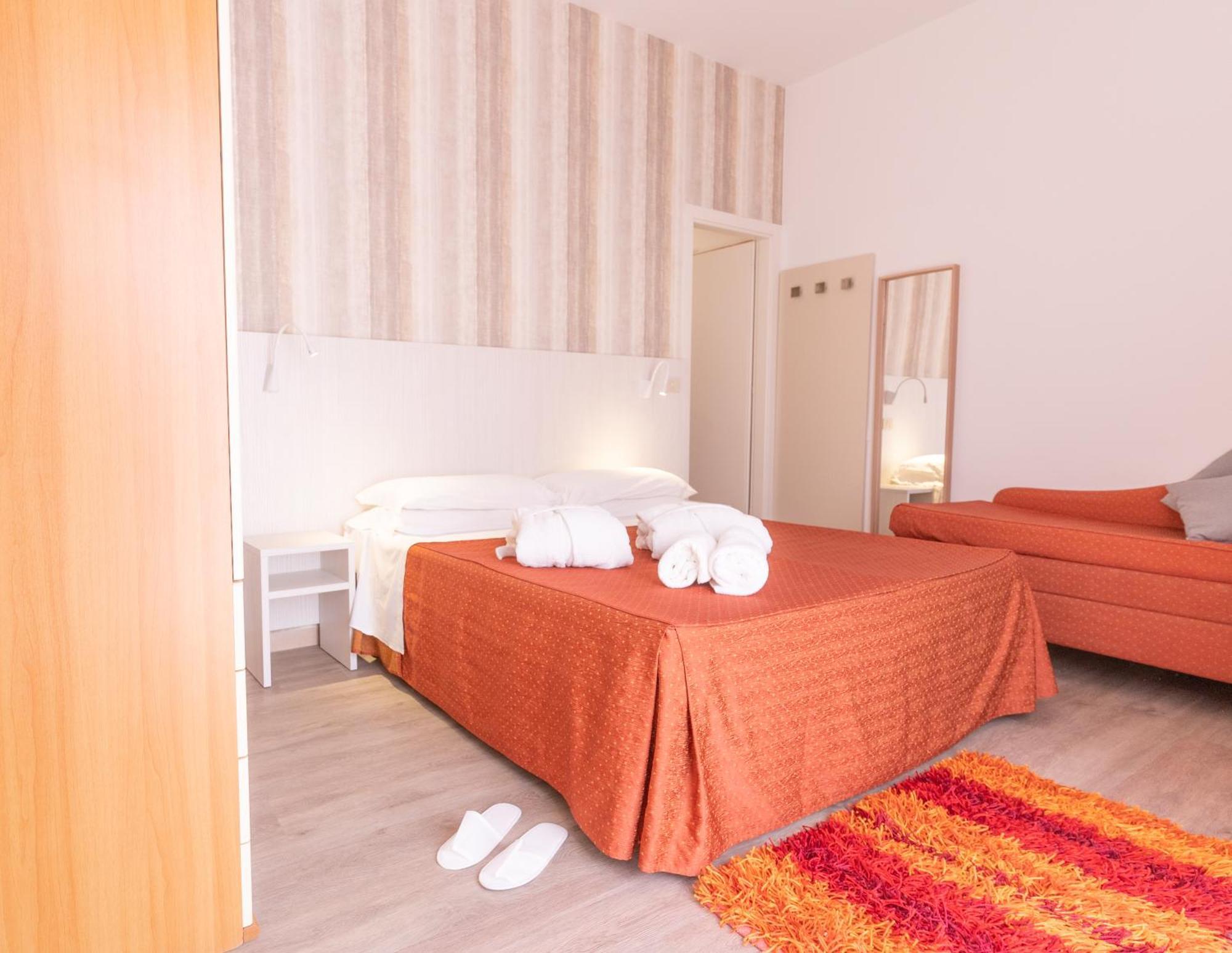 Hotel Dusseldorf Rimini Esterno foto