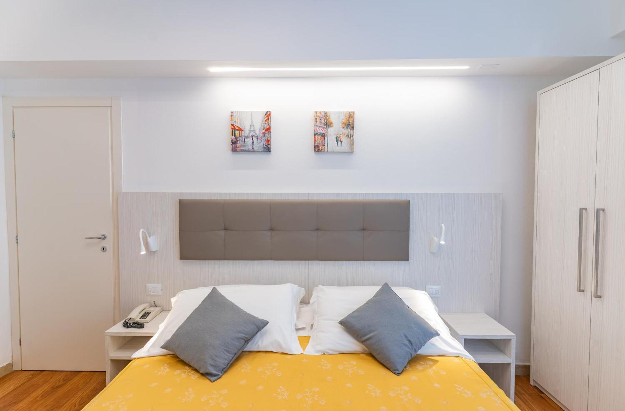 Hotel Dusseldorf Rimini Esterno foto