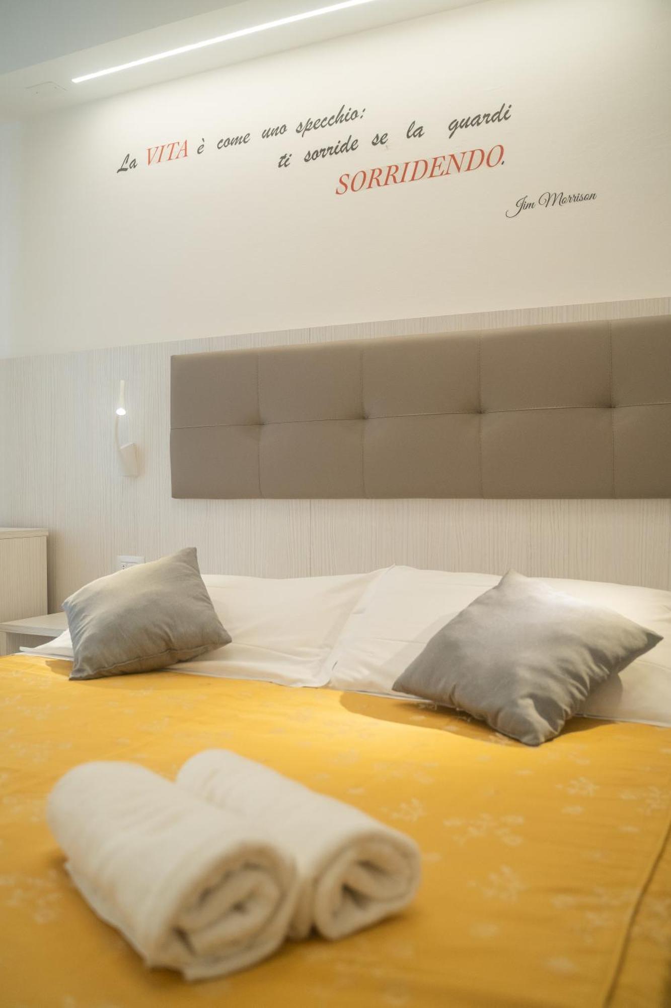 Hotel Dusseldorf Rimini Esterno foto
