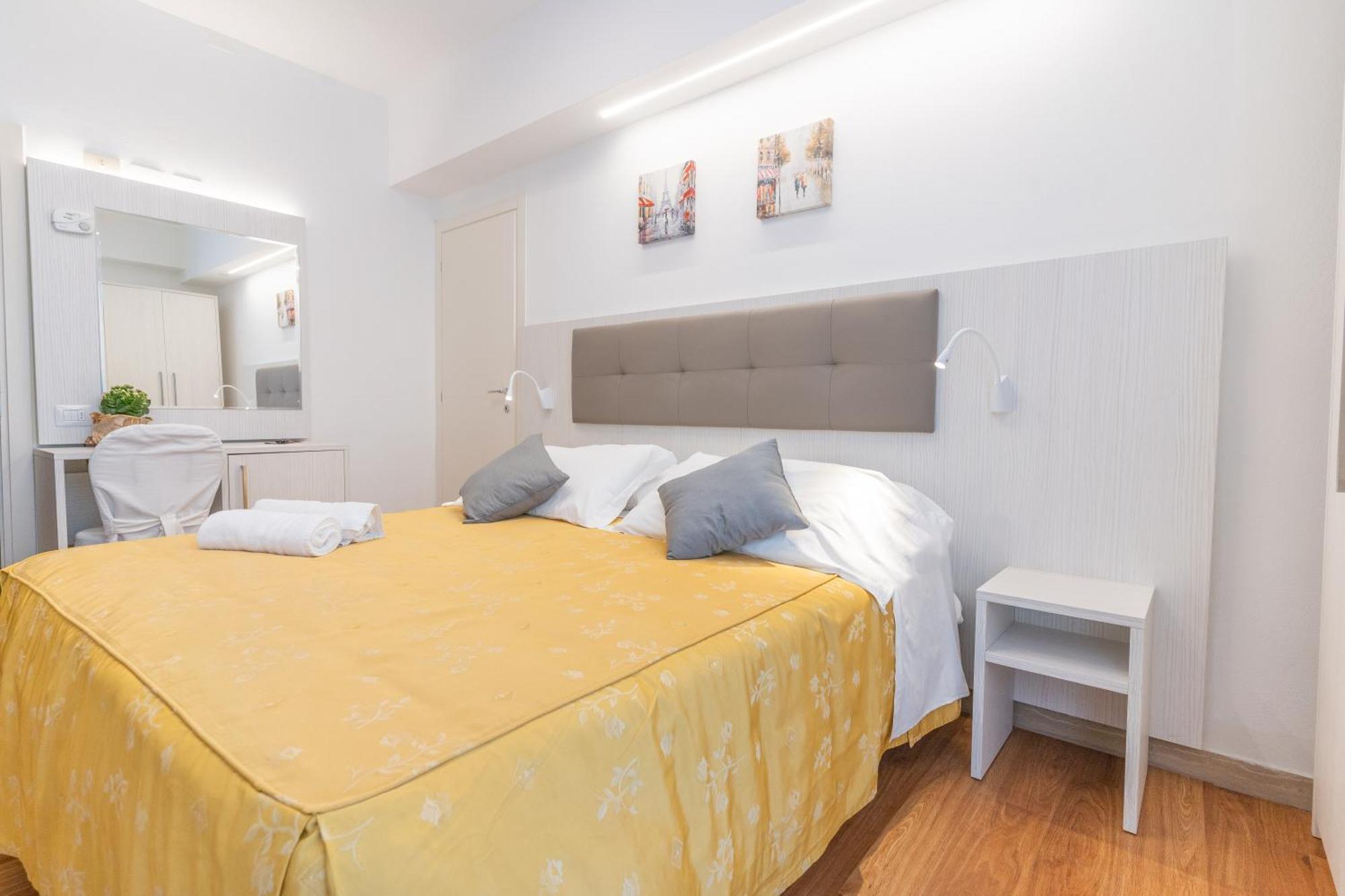 Hotel Dusseldorf Rimini Esterno foto