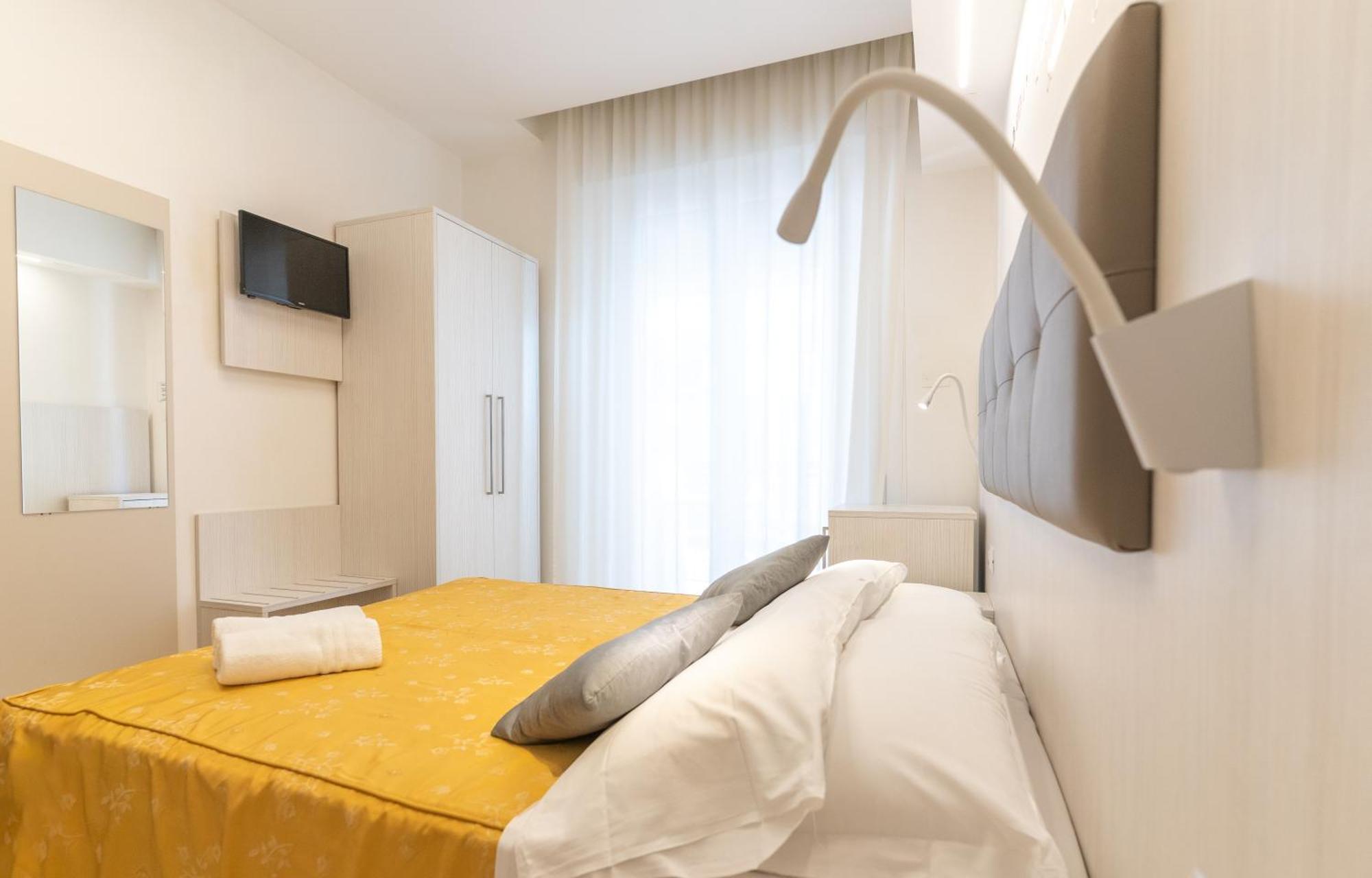 Hotel Dusseldorf Rimini Esterno foto