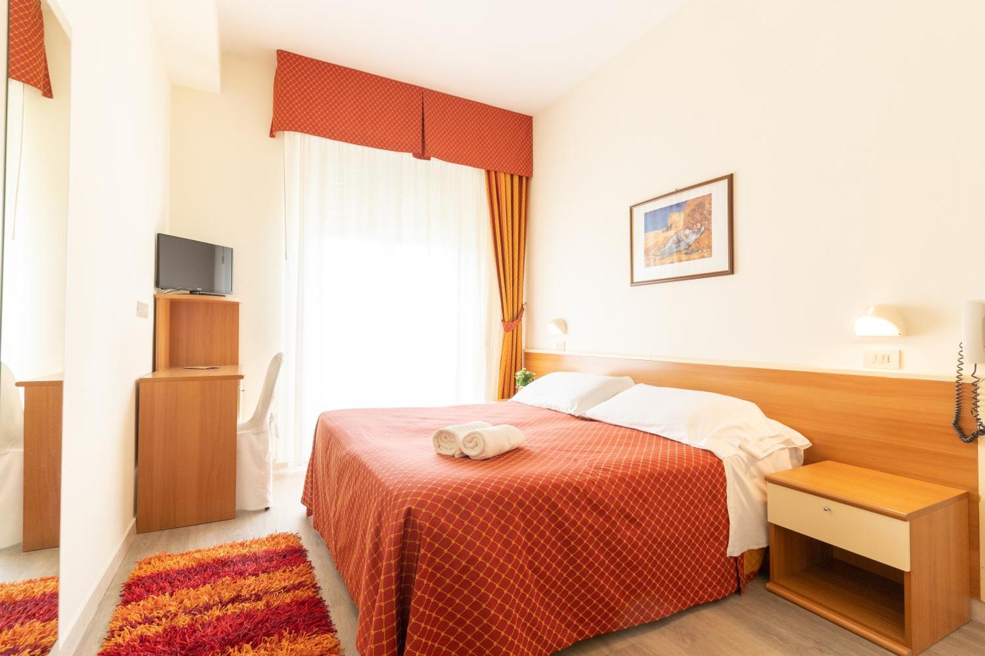 Hotel Dusseldorf Rimini Esterno foto