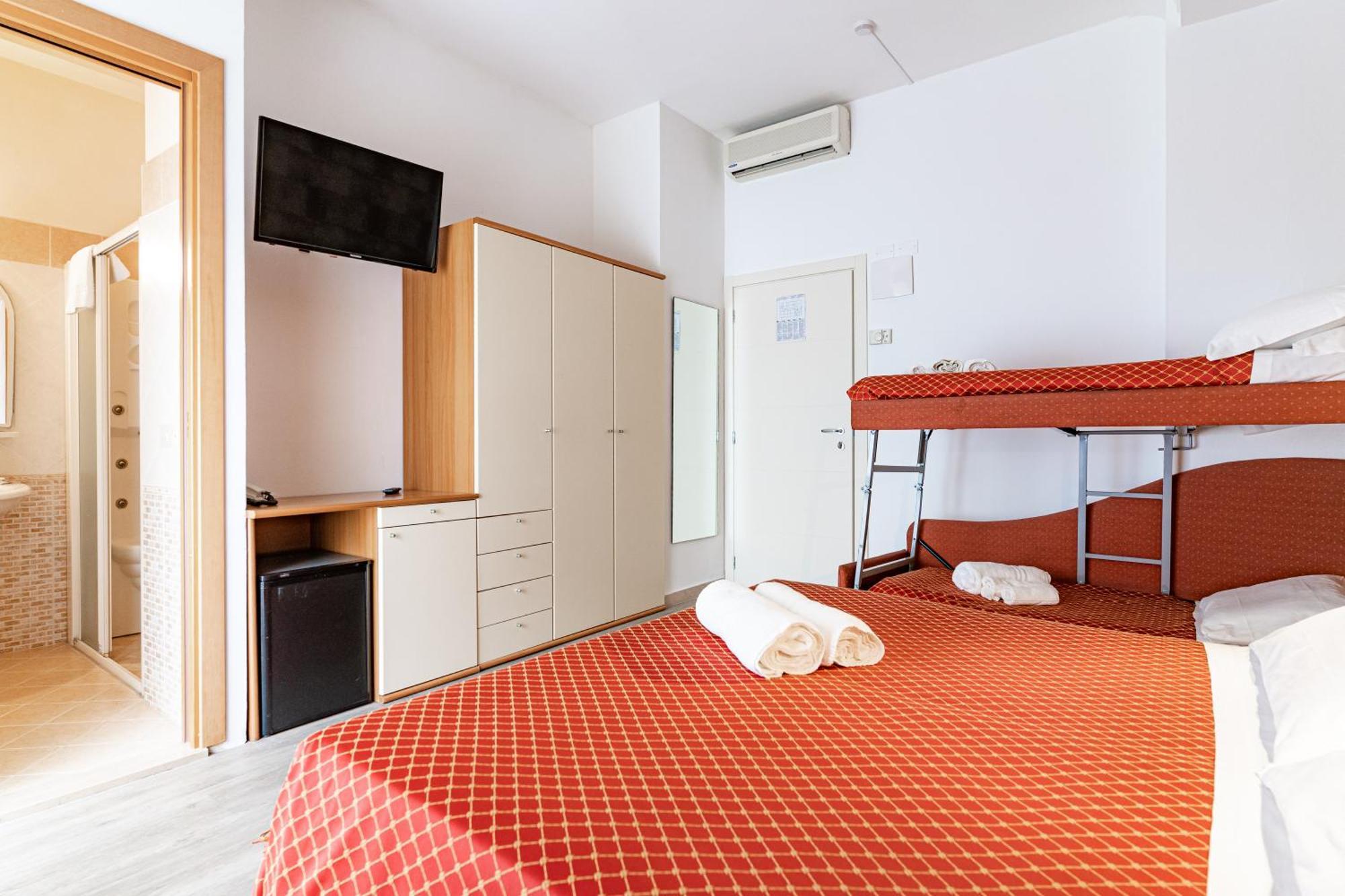 Hotel Dusseldorf Rimini Esterno foto